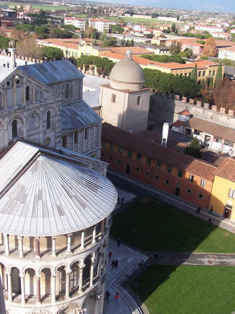 Blick von der Schiefen Turm von Pisa foto