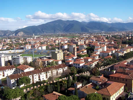 Die Stadt von Pisa aus der Schiefe Turm von Pisa foto