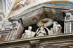 Des Statues Et Des Décorations Dans La Cathédrale De Pise