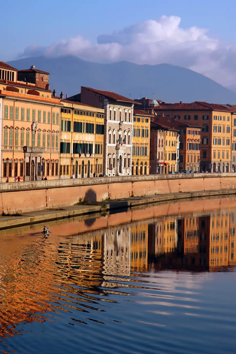 O rio Arno Pisa foto